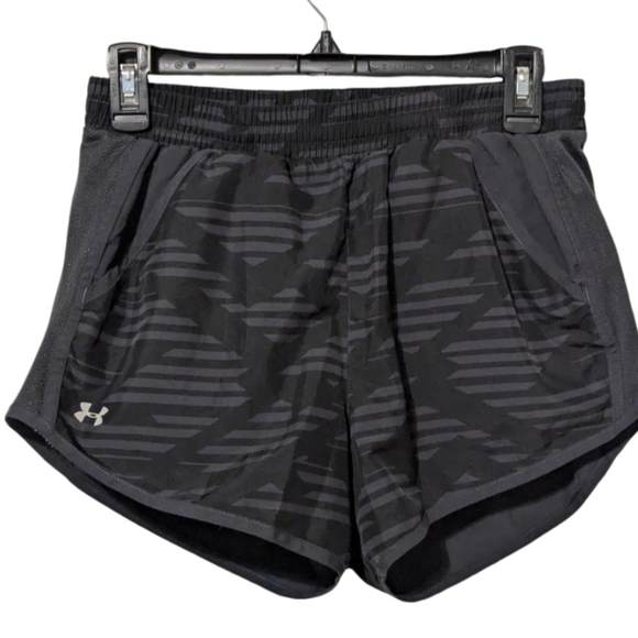 Under Armour size medium athletic shorts with liner - Picture 1 of 7